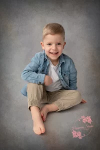 portrait enfant regard caméra studio Lyon