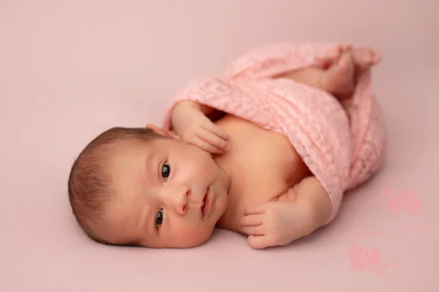 ✨ Douceur infinie ✨
Ce petit trésor nous a offert un moment de pure tendresse lors de sa séance naissance 💕
Chaque détail, chaque regard, chaque mouvement délicat… des souvenirs précieux à chérir pour toujours.
📷 Studio photo naissance à Lyon – Happiness Studio