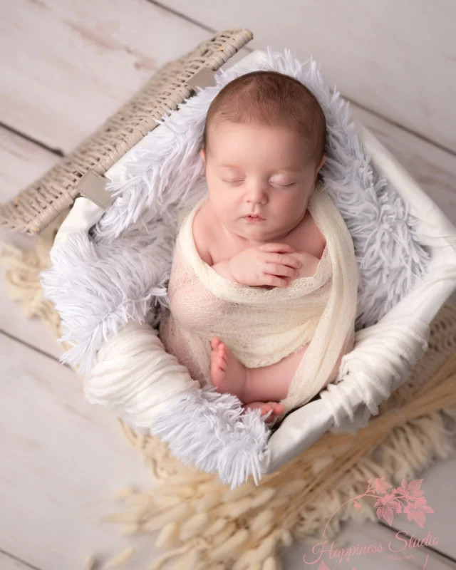 ✨ Doux comme un nuage, paisible comme un rêve ✨
Chaque petit soupir, chaque mini orteil… un amour infini 💫
🤍Photographe spécialiste photo de naissance🤍
📷 nouveau-né - grossesse - enfants -famille.
INFOS ET RESERVATIONS : https://www.happiness-studio-photographie.fr
#SeanceNaissance #PhotographeLyon #BebeDAmour #InstantMagique #HappinessStudio #SouvenirPrecieux #NewbornPhotography #photographenaissance #photographenaissancelyon #photographebebe #photographebebelyon