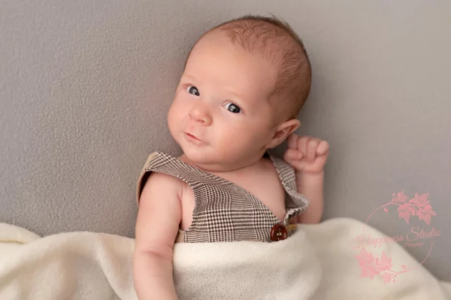on dirait qu’il a déjà compris comment faire chavirer les cœurs ! 😏💘
🤍Photographe spécialiste photo de naissance🤍
📷 nouveau-né - grossesse - enfants -famille.
INFOS ET RESERVATIONS : https://www.happiness-studio-photographie.fr
#InstantMagique #shootingbebelyon #shootingnaissancelyon
#nouveaune #photobebeartistique #happinessstudio #souvenirspourlavie #photographeenfant #photographenaissance #photographenaissancelyon #photographebebe #photographebebelyon
#PetiteMèche #BébéChic #HappinessStudio