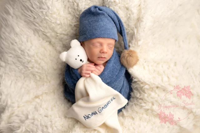 Ce petit bébé cache une surprise...alors a ton avis?
🤍Photographe spécialiste photo de naissance🤍
📷 nouveau-né - grossesse - enfants -famille.
INFOS ET RESERVATIONS : https://www.happiness-studio-photographie.fr
#InstantMagique #shootingbebelyon #shootingnaissancelyon 
#nouveaune #photobebeartistique #happinessstudio #souvenirspourlavie #photographeenfant #photographenaissance #photographenaissancelyon #photographebebe #photographebebelyon