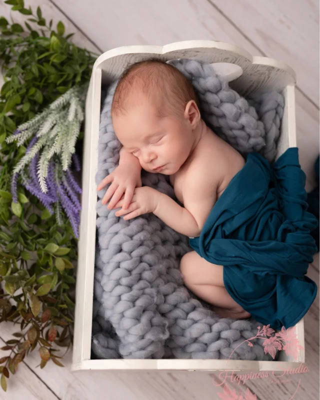 Petit cœur en pause douceur... Leur sommeil est tellement précieux (même pour les parents!!)
🤍Photographe spécialiste photo de naissance🤍
📷 nouveau-né - grossesse - enfants -famille.
INFOS ET RESERVATIONS : https://www.happiness-studio-photographie.fr
#InstantMagique #shootingbebelyon #shootingnaissancelyon
#nouveaune #photobebeartistique #happinessstudio #souvenirspourlavie #photographeenfant #photographenaissance #photographenaissancelyon #photographebebe #photographebebelyon
#PetiteMèche #BébéChic #HappinessStudio"