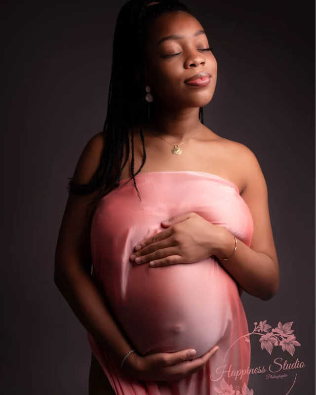 Elle ne brille pas... elle irradie. La magie d’un futur tout contre son cœur."
🤍Photographe spécialiste photo degrossesse🤍
📷 nouveau-né - grossesse - enfants -famille.
INFOS ET RESERVATIONS : https://www.happiness-studio-photographie.fr
#maternité #séancegrossesse #photographematernité #lyonphotographe #femmegrossesse #grossesseheureuse #momentmagique #studiofoto #futuremaman #photographegrossesselyon #photographegrossesselyon