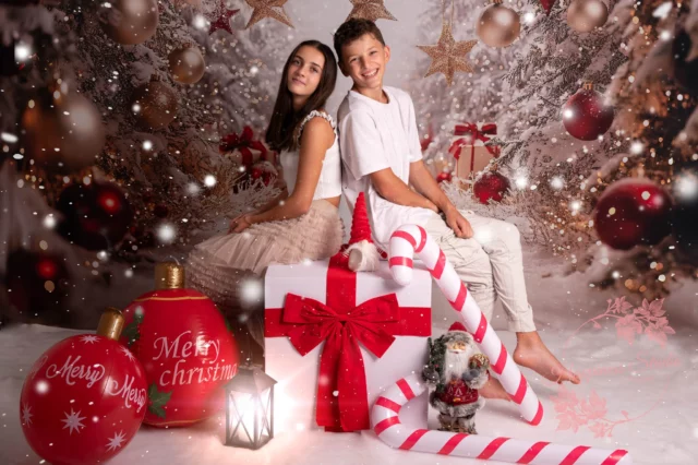 Mini-Séances Noël 2025
La magie de Noël s’invite au studio !
Venez vivre un moment féerique en famille, entre rires, câlins et sourires. Dans un décor chaleureux rempli de sapins enneigés, de guirlandes scintillantes et de touches de rouge éclatant, créez vos plus beaux souvenirs à offrir aux mamies ou à garder précieusement. 
🎅 ATTENTION – PLACES LIMITÉES 🎅
📅 2 dates seulement :
👉 Samedi 1er novembre
👉 Dimanche 2 novembre
📍 Sur réservation uniquement – Home studio à Vaulx-en-Velin
⭐ 30 minutes de séance photo
⭐ 5 photos numériques HD incluses (à télécharger)
⭐ Parents + enfants (max. 3 enfants par séance)
➕ +15€ par enfant supplémentaire
💰 Prix : 100€
✨ Possibilité d’acheter des photos supplémentaires
contacte moi en mp si tu es interressé! il reste très peu de places.
#NoëlLyon
#MiniSéanceNoël
#ShootingDeNoël
#PortraitsDeNoël
#EspritDeNoël
#MagieDeNoël
#AmbianceDeNoël
#IlluminationsLyon
#ChaletDeNoël
#MarchéDeNoëlLyon
#DécorationNoël
#Fêtes2025
#CadeauxNoël
#LumièresDeNoël #JoyeuxNoël